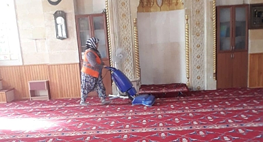 Ayvacık'ta mezarlık ve camiler Kurban Bayramı öncesi temizlik ve bakım çalışmaları bitti.