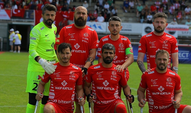 Bakan Aşkı Bak, Ampute Futbol Milli Takımı'nı yayımladığı mesajla tebrik etti