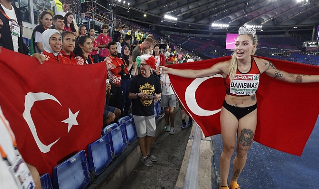 Bakan Aşkın Bak, Tuğba Danışmaz'ı yayımladığı mesajla tebrik etti