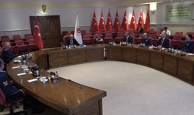 Bakan Güler,  Hava Kuvvetleri Komutanlığı'nın yıl dönümünü kutladı