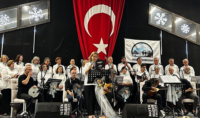 Balkanlar'dan Anadolu'ya Türk Halk Müziği büyüledi