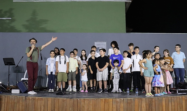 Bayramiç Çocuk Orkestrası Şef Alper Bakıner yönetiminde muhteşem bir konser verdi