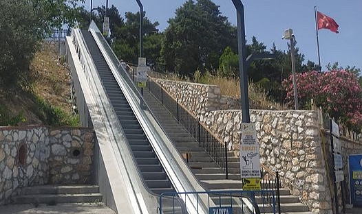 Bayramiç'te yürüyen merdiven arızası yarın onarılacak