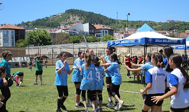 Biga'da minikler voleybol sahalarında buluştu