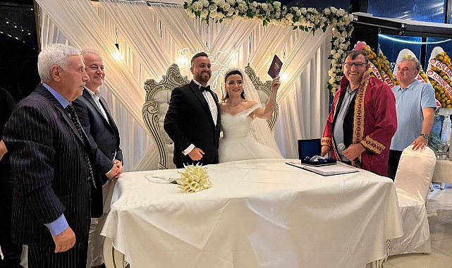 Bülent Ecevit Atalay, Murat Akpolat ve Filiz Genç'in nikahını kıydı