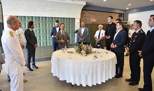 Çanakkale'de kamu görevlileri bayramlaştı