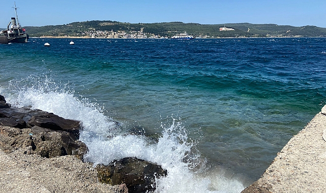Çanakkale'de kuvvetli rüzgar ve fırtına etkili oldu