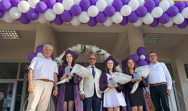 Çanakkale TOBB Sosyal Bilimler Lisesi’nde mezuniyet sevinci