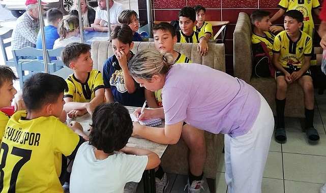 Galip takıma yemek ikramı