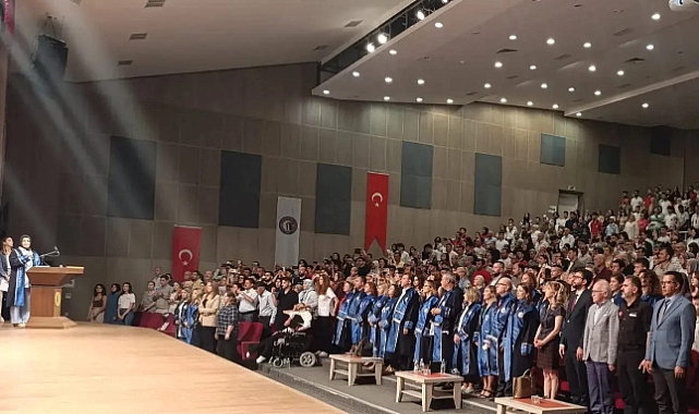 Gökhan Baştürk, Sağlık Bilimleri Fakültesi mezuniyet ve yemin törenine katıldı