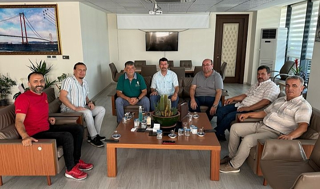 Halil Ertuğrul ve İnşaat Komisyonu Başkanı Hakan Öztürk, Atilla Öztürk'ü  ziyaret etti