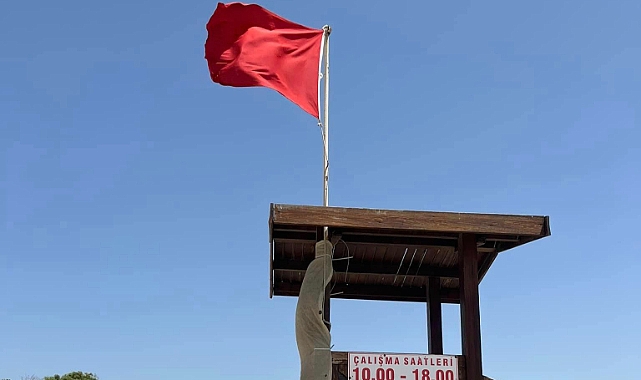 Hamzakoy Plajı'na kırmızı bayrak asılmasının nedeni açıklandı