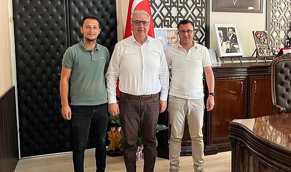 İlçe Halk Kütüphanesi görevlilerinden Başkan Atılgan'a ziyaret