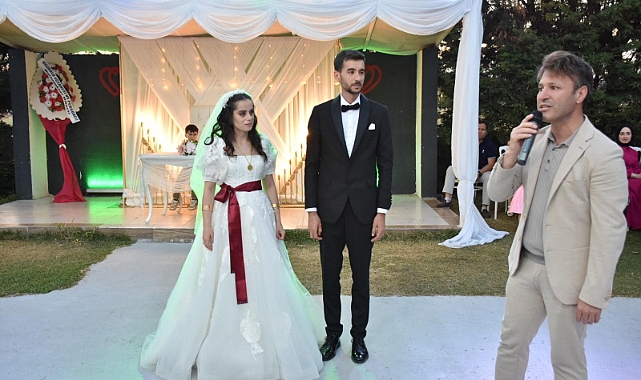 Kâmil Soyuak, Tuğba ve Emre çiftinin düğününde