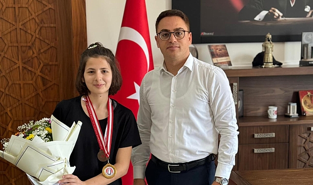 Kaymakamdan Gür'e tebrik