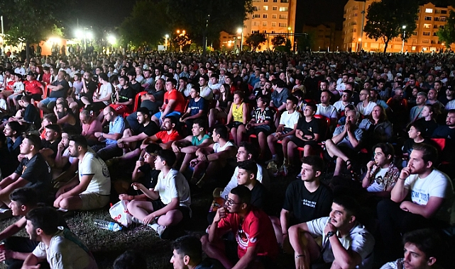 Milli maç Özgürlük Parkı'nda izlendi