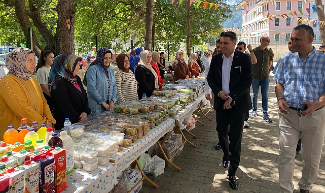 Musa Göktaş, Atatürk Ortaokulu'nun yılsonu resim sergisi ve kermes etkinliğine katıldı