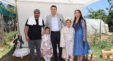 Musa Göktaş, Davutköy Muhtarı Yener Korkmaz'ın yeğenlerinin sünnet cemiyetine katıldı