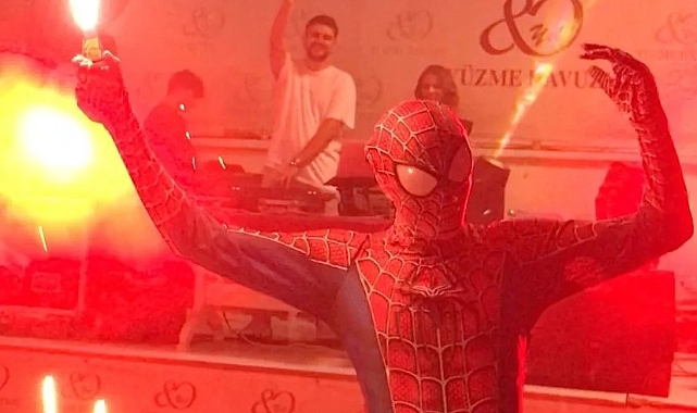 Öğrencilerden mezuniyet partisi