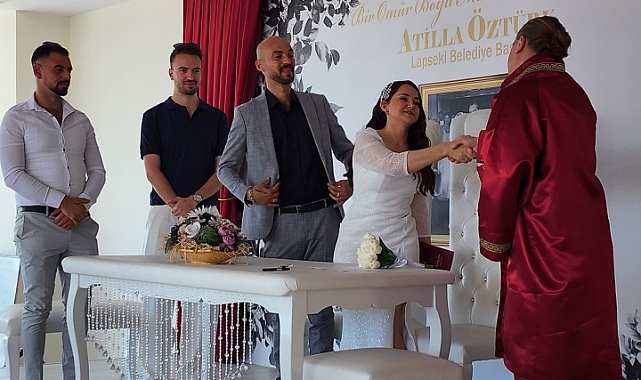 Öztürk, Sevda Kar ve Burak Alper Çimen çiftinin nikahını kıydı