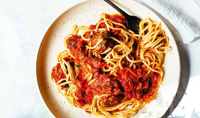 Parmesanlı domatesli köfte