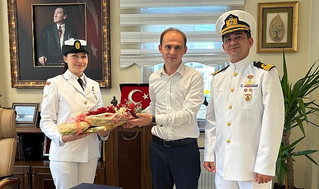 Sahil Güvenlik Komutanı Binbaşı Ahmet Yakın ve personeli Kaymakam Salih Sak'ı ziyaret etti