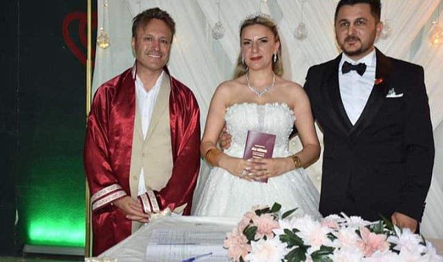Soyuak, Tansu ve Emre çiftinin düğününde nikah merasimine katıldı