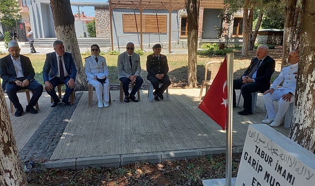 Vekil Duran'dan, Hastane Bayırı Şehitliği ve Şehit Ailesi ziyareti