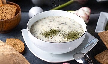 Yaz günlerinde içinizi ferahlatacak ''soğuk ayran aşı'' çorbası tarifi