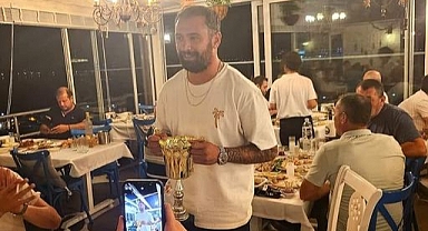Yeşil sahalara veda etti