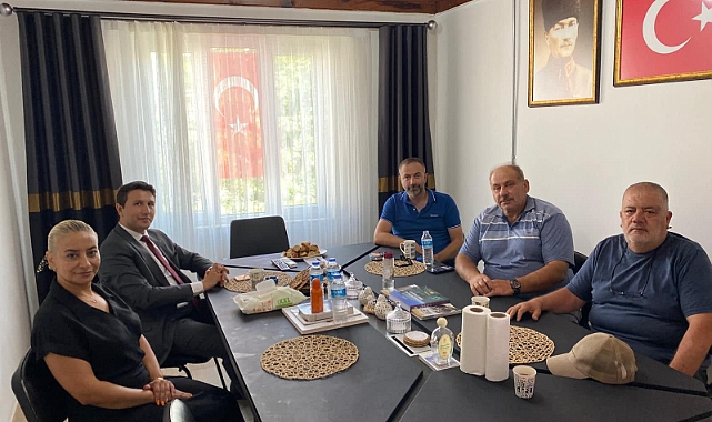 AKP İlçe Başkanlığı'na iade-i ziyaret