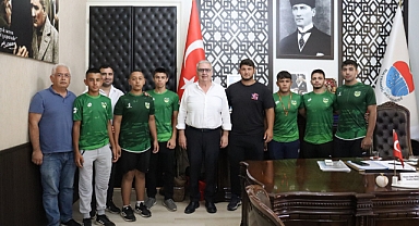 Başkan Atılgan, Bayramiç Belediyespor güreşçilerini ağırladı