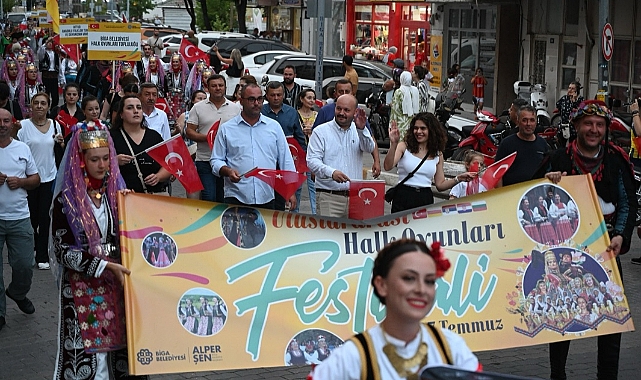 Biga Belediyesi Uluslararası Halk Oyunları Festivali başladı
