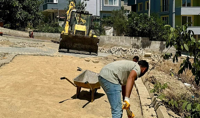 Gelibolu'da parke taş çalışmaları sürüyor