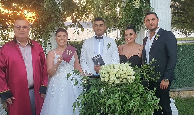 Genç çift dünyaevine girdi