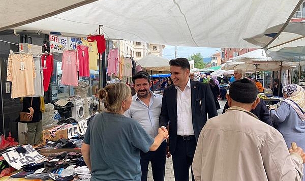 Göktaş, esnaflara veda ziyaretinde bulundu