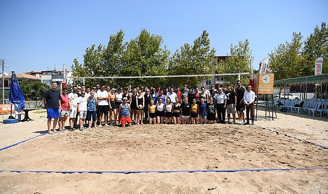 Kepez Belediyesi plaj voleybolu şenliği başladı