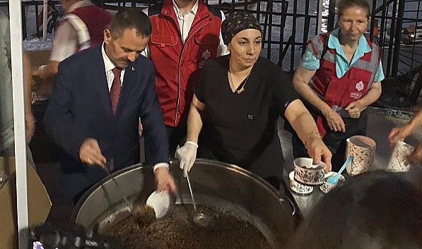 Kordonda aşure dağıtıldı