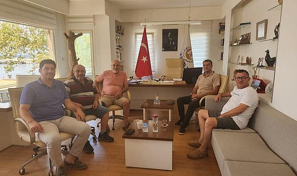 Küçükkuyu Belediyesi'nden turistik işletmelere çöp toplama hizmeti