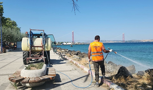 Lapseki Belediyesi, şehir genelinde temizlik ve düzenleme çalışmalarını sürdürüyor