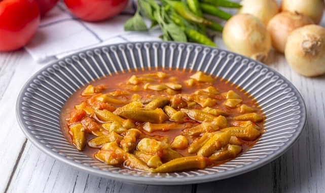 Mevsiminde bamya yemeği