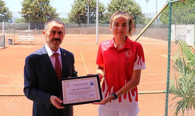 Naz Albayrak'a Vali İlhami Aktaş'tan Başarı Belgesi