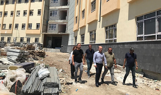 Nebioğlu, yapımı devam eden okul inşaatlarını inceledi