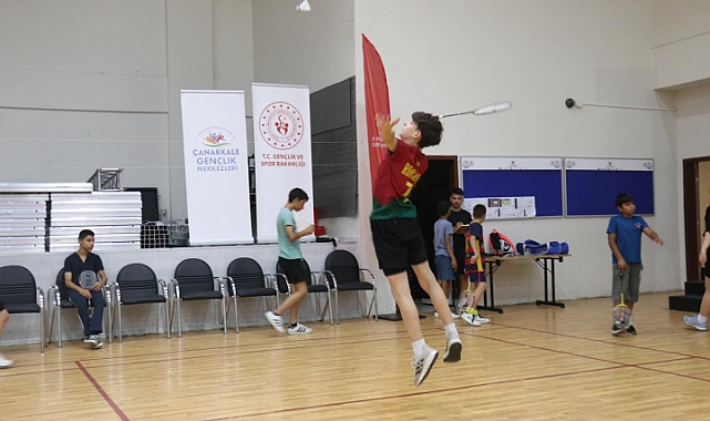 Raketler Dünya Badminton Günü için sallandı