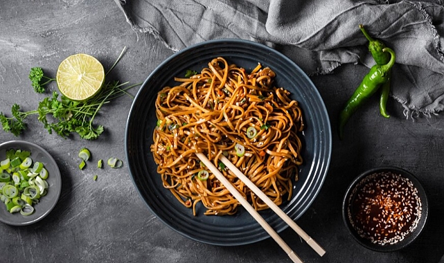 Sebzeli noodle tarifi