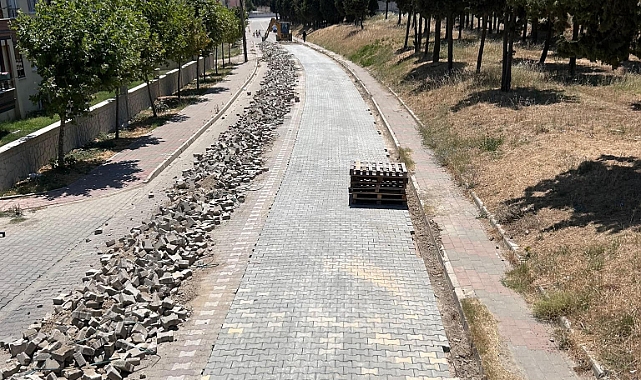 "Şehit Murat Önol Sokak'ta parke taşı çalışmaları hızla sürüyor