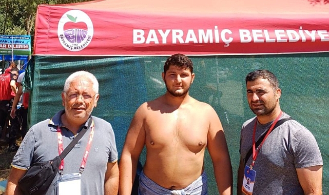 Serhat Tekin, Kırkpınar Yağlı Pehlivan Güreşleri'nde çeyrek finale yükseldi