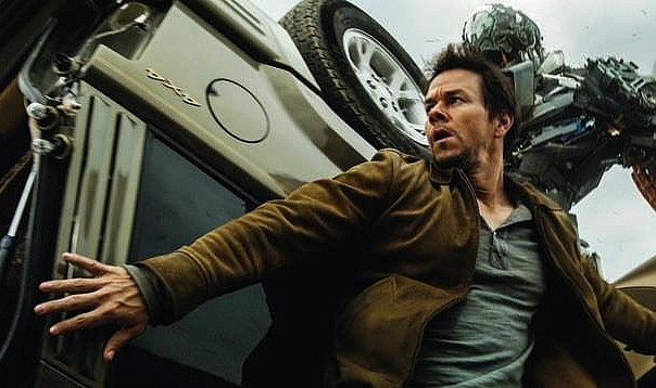 "Transformers: Aksiyon ve görsel efektlerin ön planda olduğu bir film"
