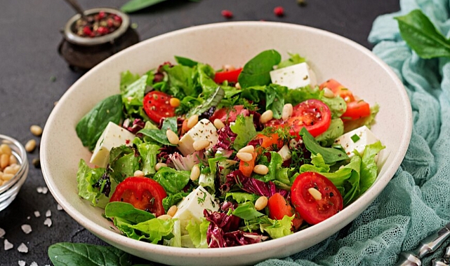 Yaz aylarına özel ferahlatıcı salata tarifleri