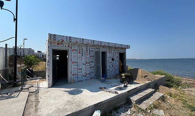 Yeni Kordon'da tuvalet kabini yenileme çalışması